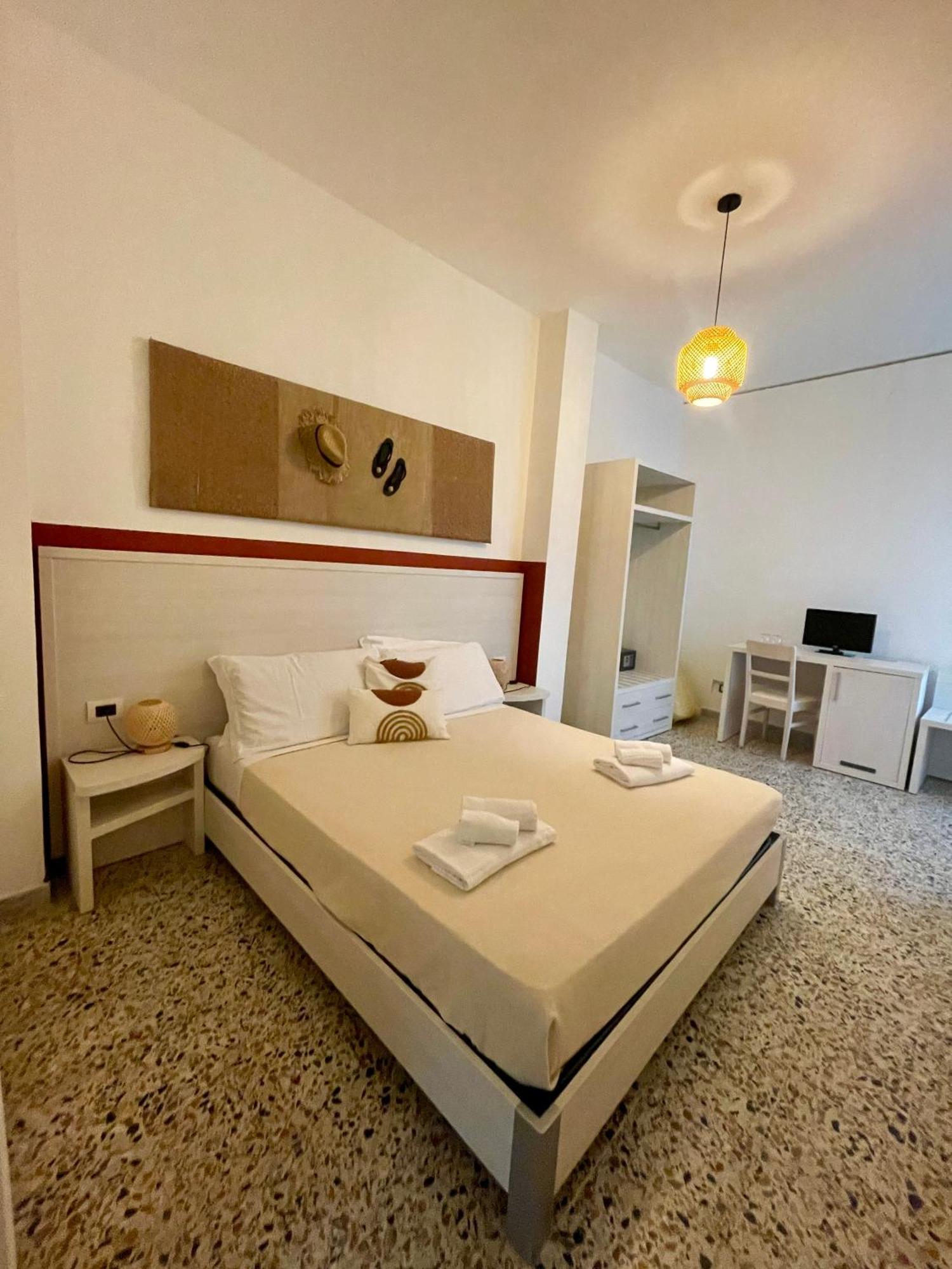 Hotel Da Cesare Putzu Idu Exterior foto